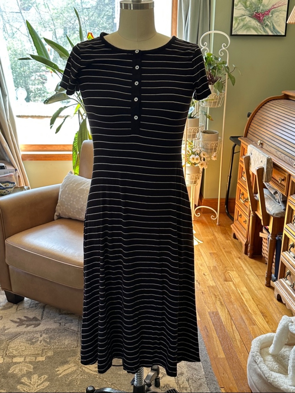 Brooks Brothers size medium Black and White Striped Short-Sleeve Midi Dress